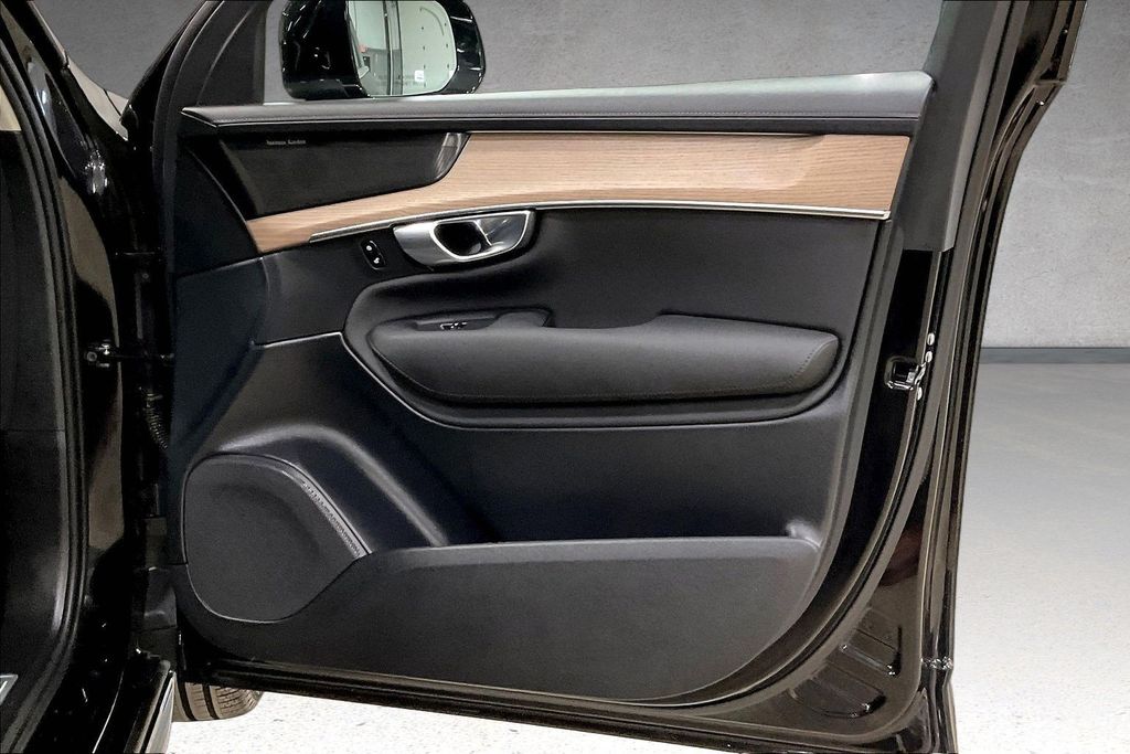 2026 Volvo XC90 Plus - Photo 29