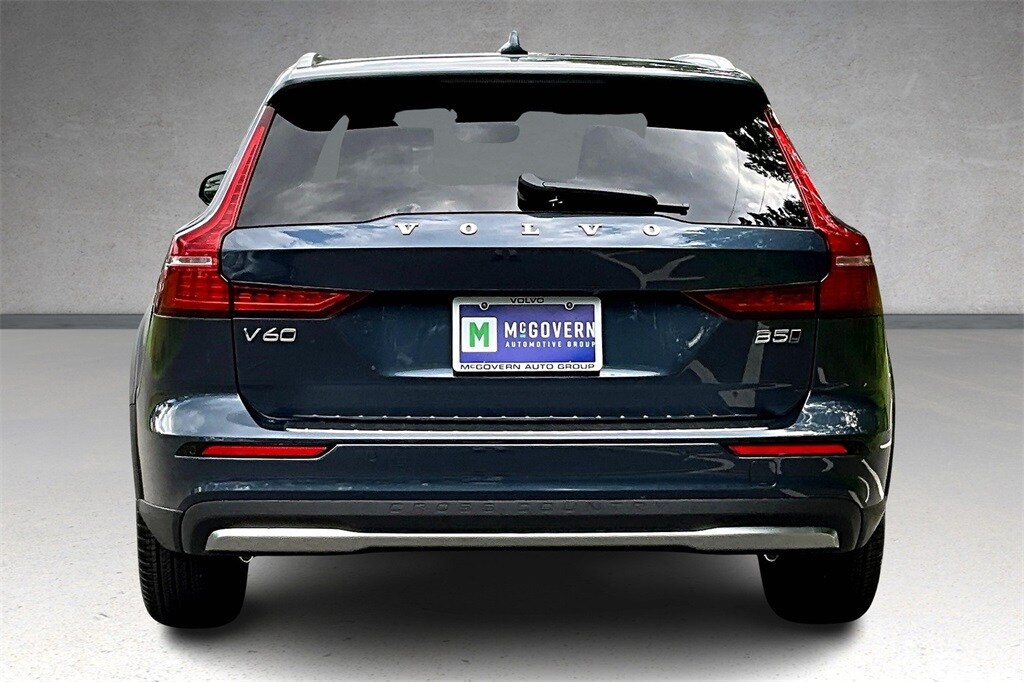 2026 Volvo V60 Cross Country B5 Plus photo 4