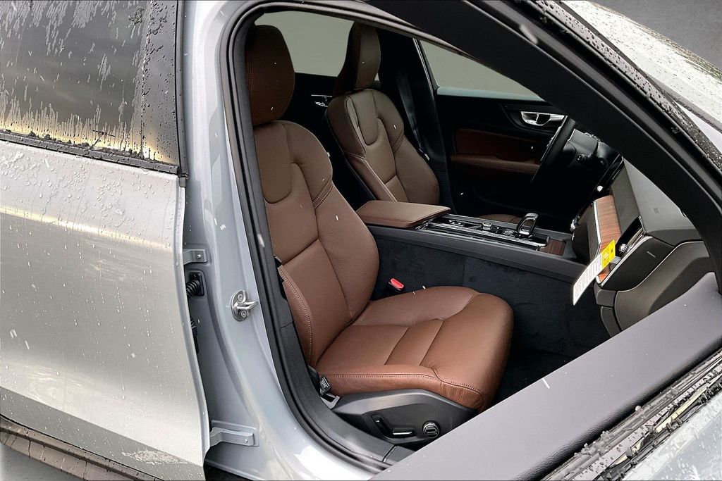 2026 Volvo V60 Cross Country Plus - Photo 11
