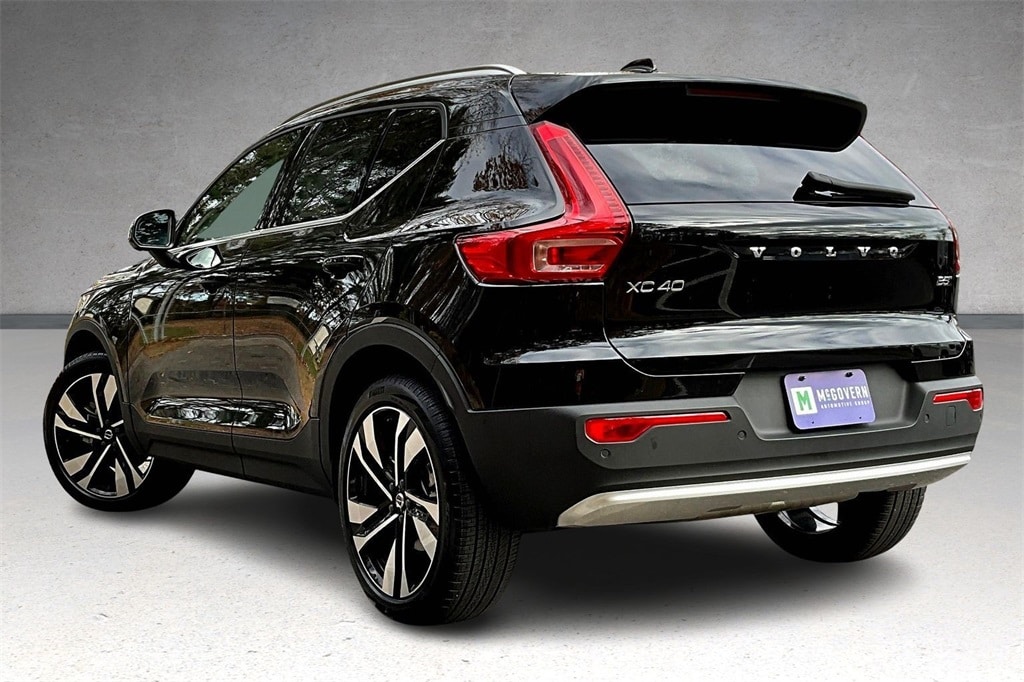 New 2025 Volvo XC40 B5 Ultra Bright Theme SUV