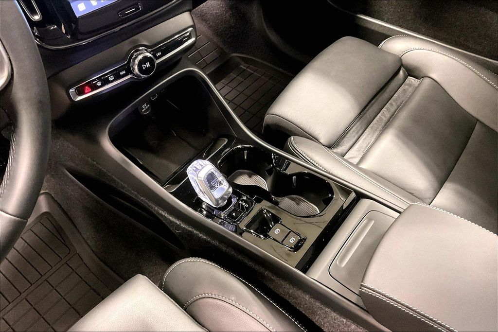 2026 Volvo XC40 Plus - Photo 18