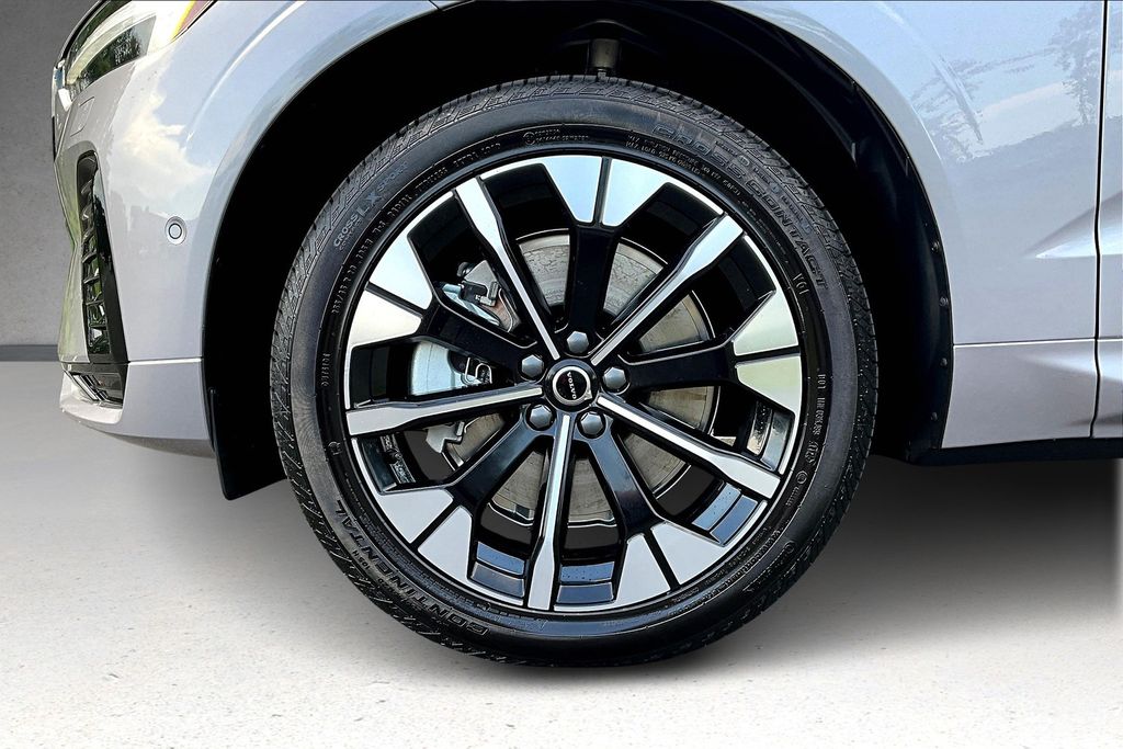 2026 Volvo XC60 Plus - Photo 13