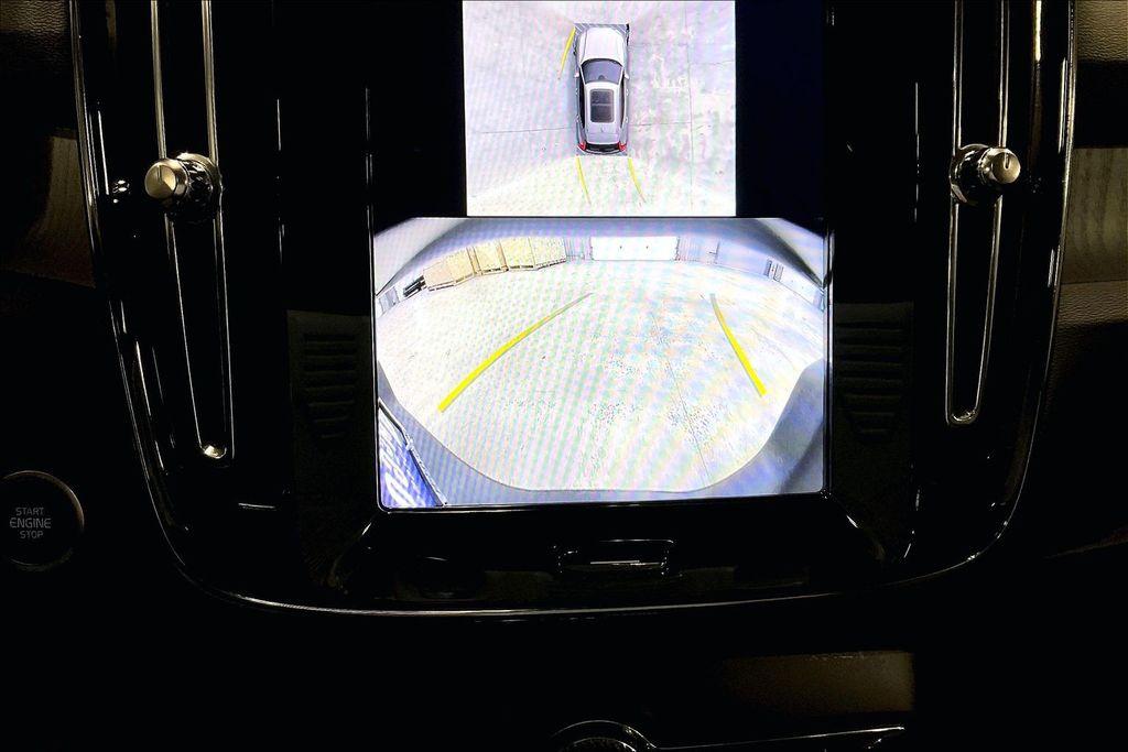 2026 Volvo XC40 Plus - Photo 14