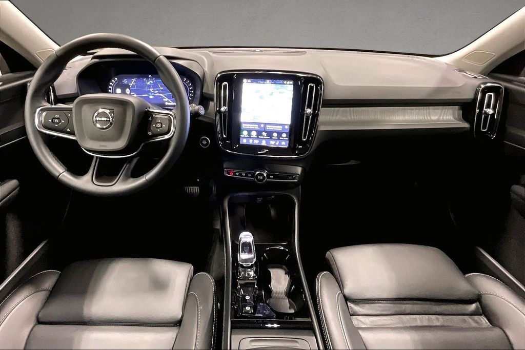 2026 Volvo XC40 Plus - Photo 7