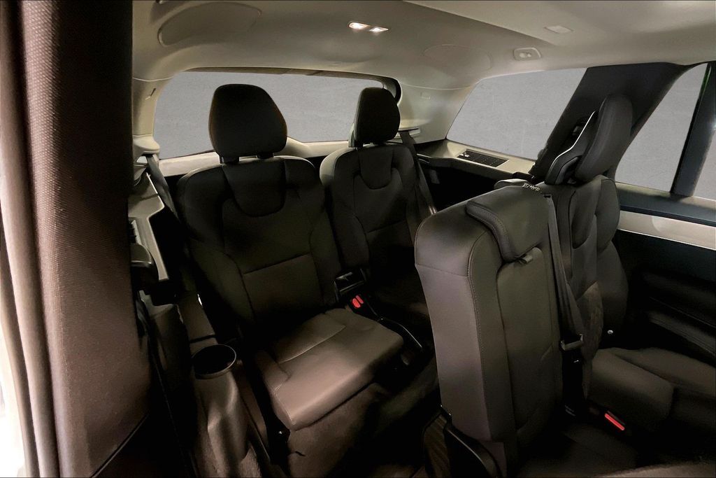 2026 Volvo XC90 Plus - Photo 27
