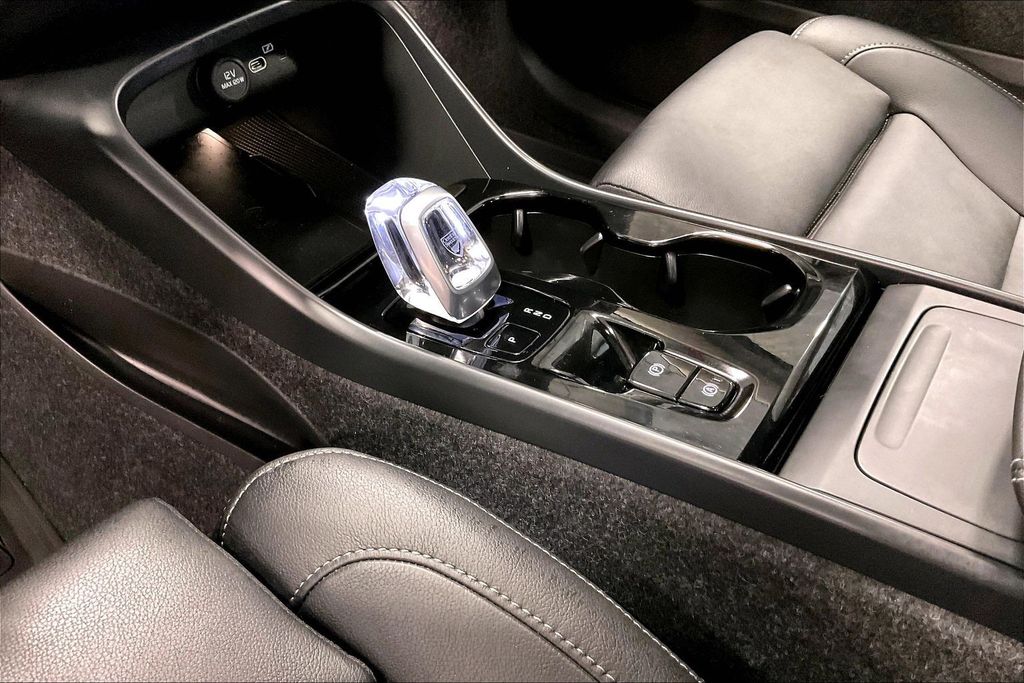 2026 Volvo XC40 Plus - Photo 18