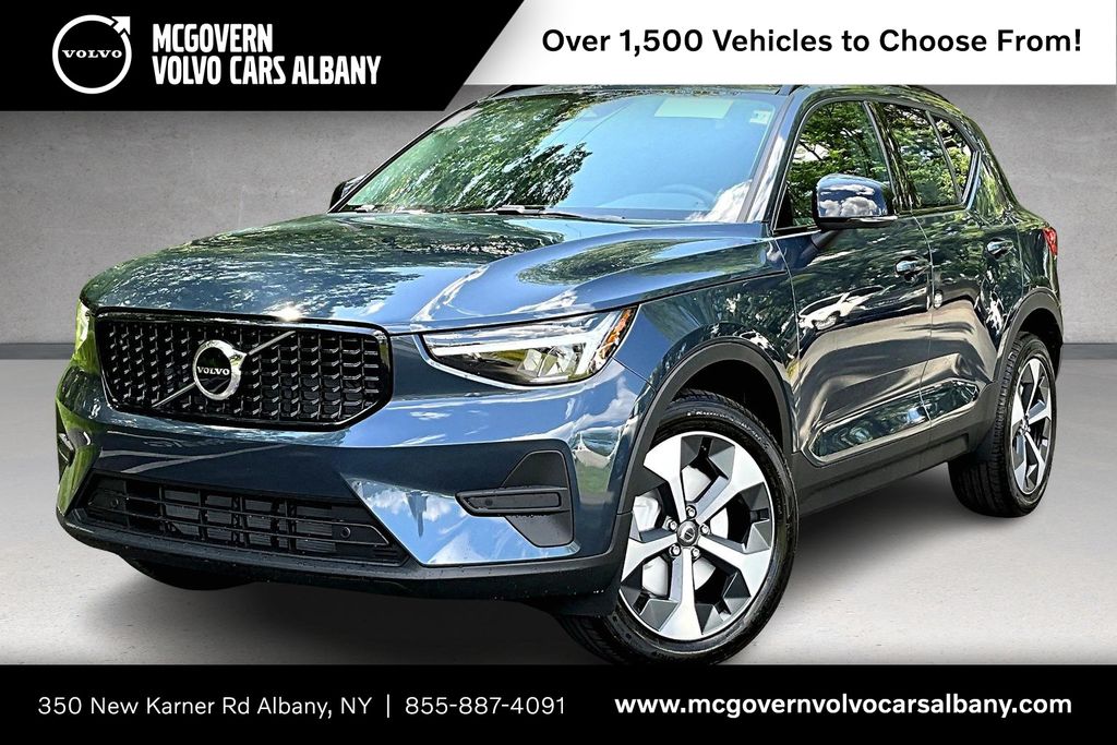 2026 Volvo XC40 B5 Core Dark AWD's photo
