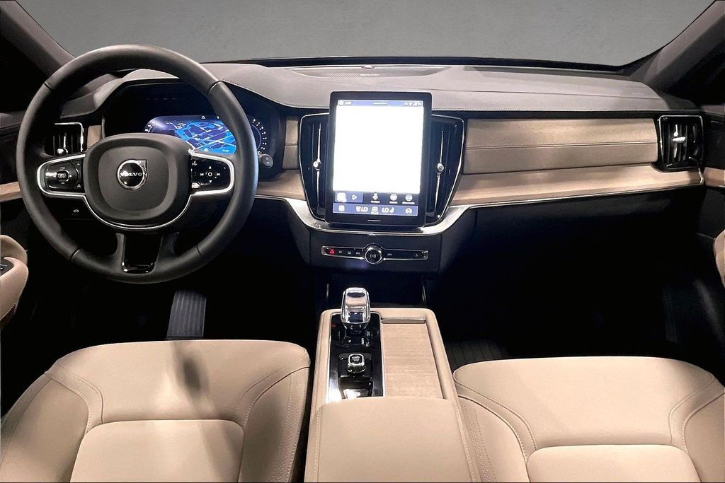 2026 Volvo XC90 Plus - Photo 8