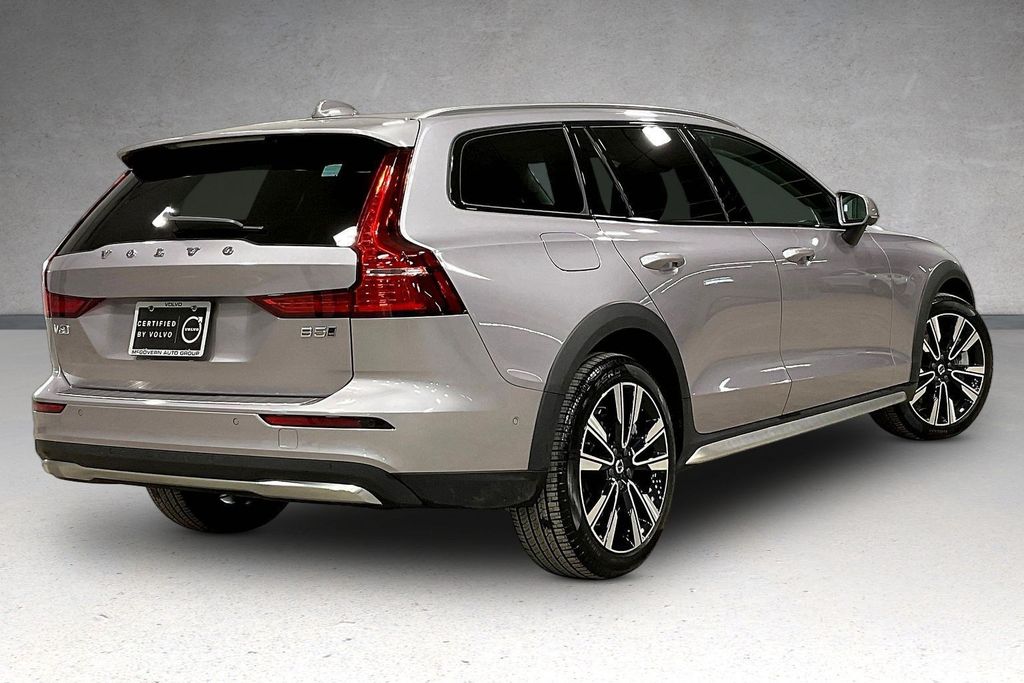 2026 Volvo V60 Cross Country Ultra - Photo 6