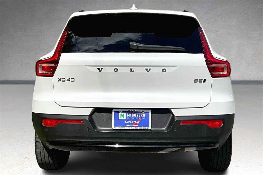 2023 Volvo XC40 Plus photo 4