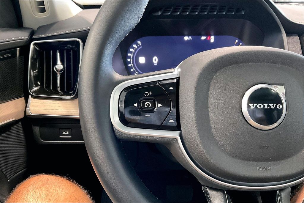 2026 Volvo XC90 Plus - Photo 12