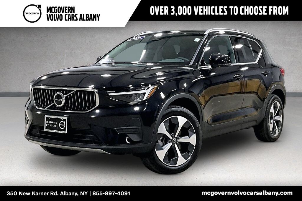 Certified 2025 Volvo XC40 B5 Core SUV