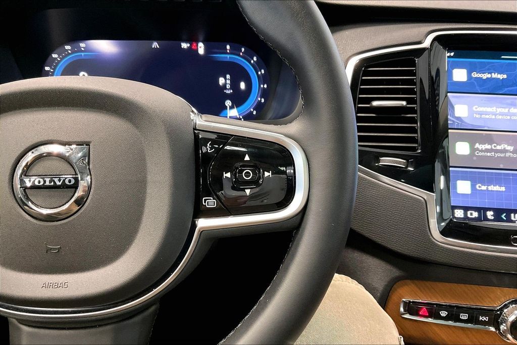2025 Volvo XC90 Plus - Photo 13