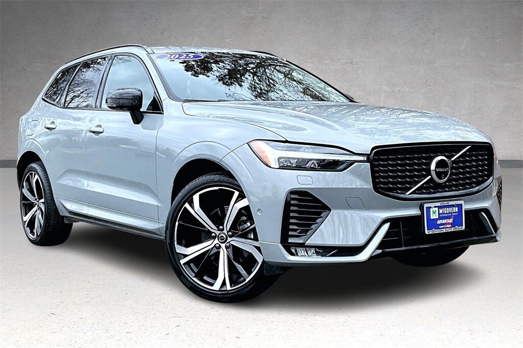 2025 Volvo XC60 B5 photo 2