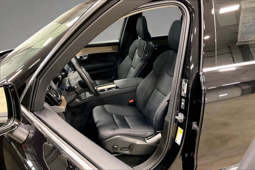 2026 Volvo XC90 Plus - Photo 21