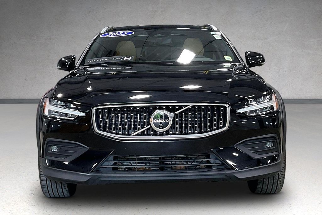 Certified 2025 Volvo V60 Cross Country B5 Ultra Wagon