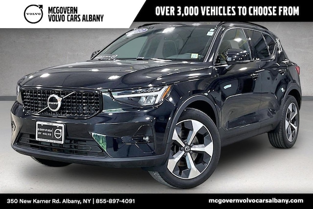 2023 Volvo XC40 B5 Plus Dark Theme SUV