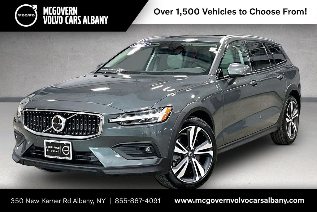 2026 Volvo V60 Cross Country B5 Plus AWD's photo