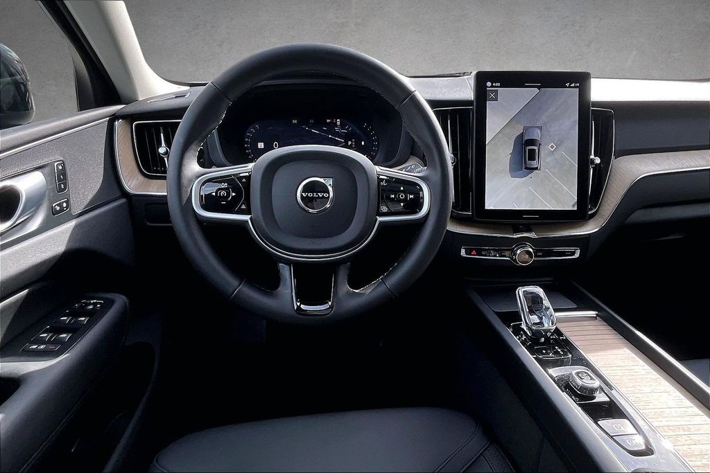 2026 Volvo XC60 Plus - Photo 8