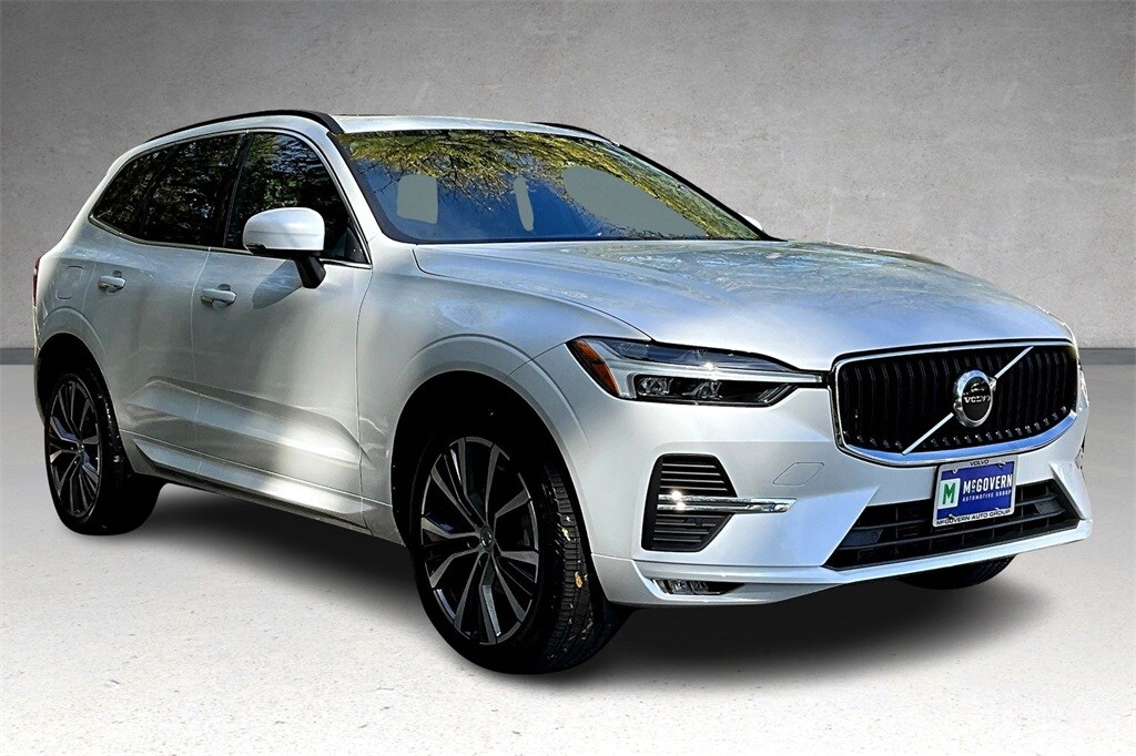 2022 Volvo XC60 B5 Momentum photo 3