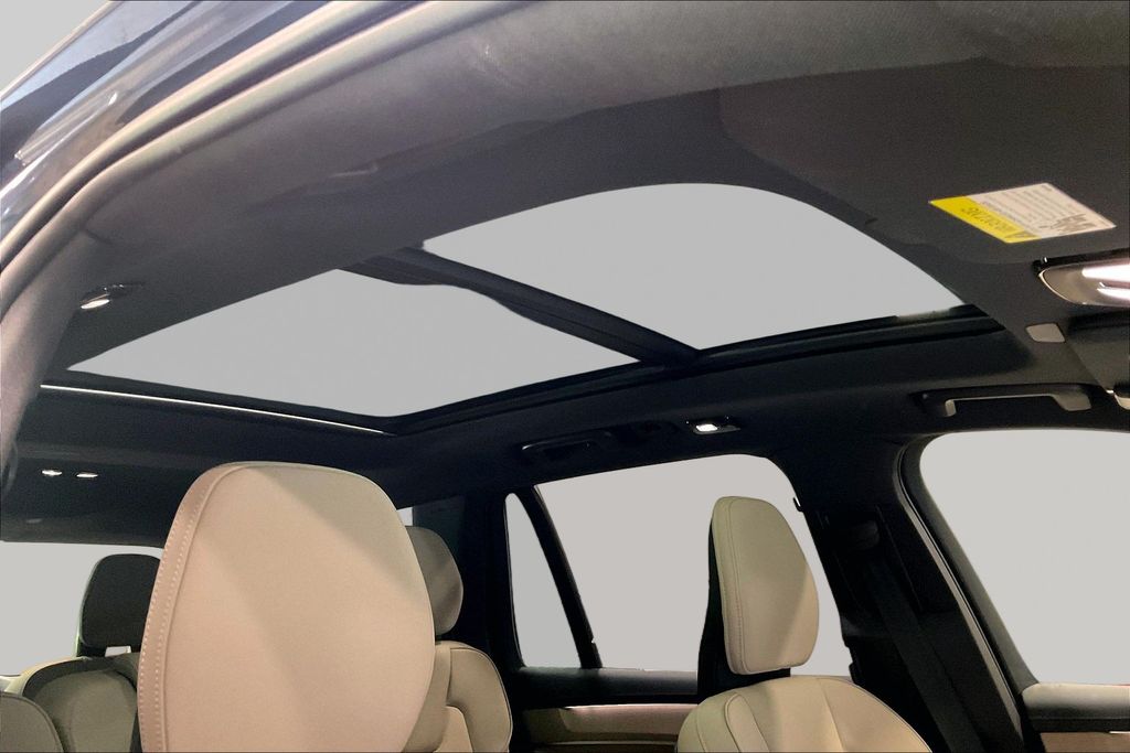 2026 Volvo XC90 Plus - Photo 29