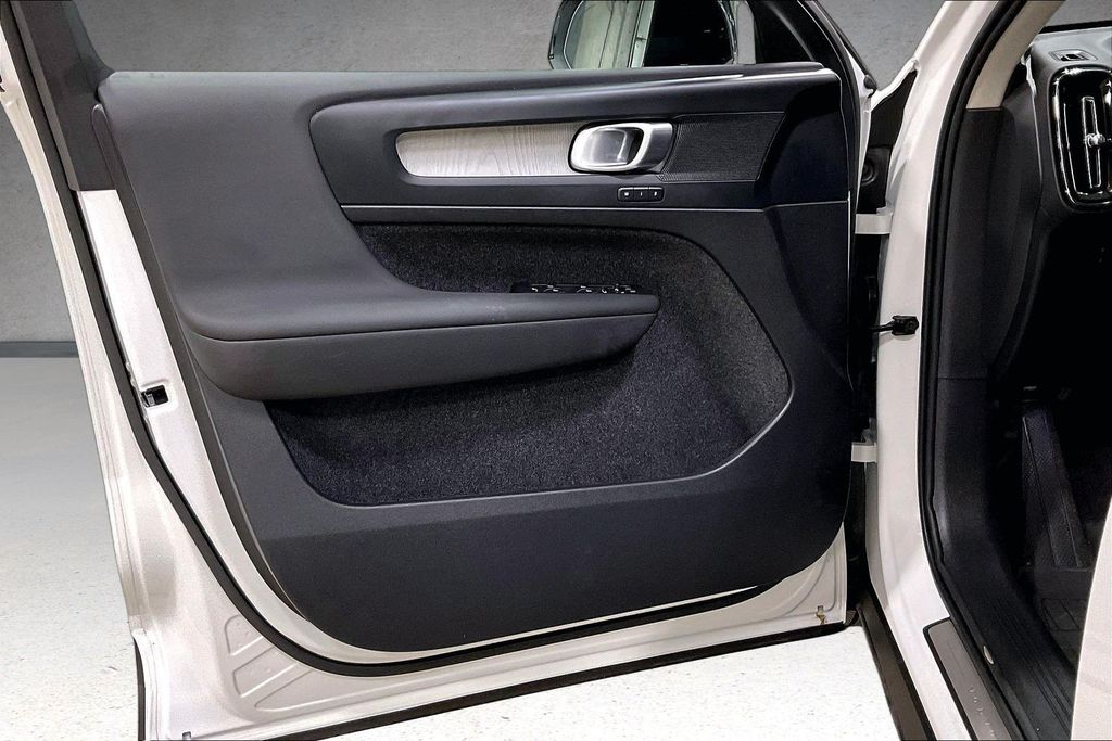 2026 Volvo XC40 Plus - Photo 20