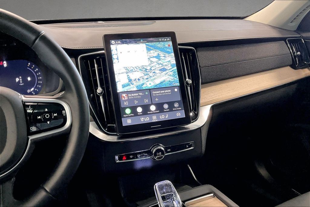 2026 Volvo XC90 Plus - Photo 10