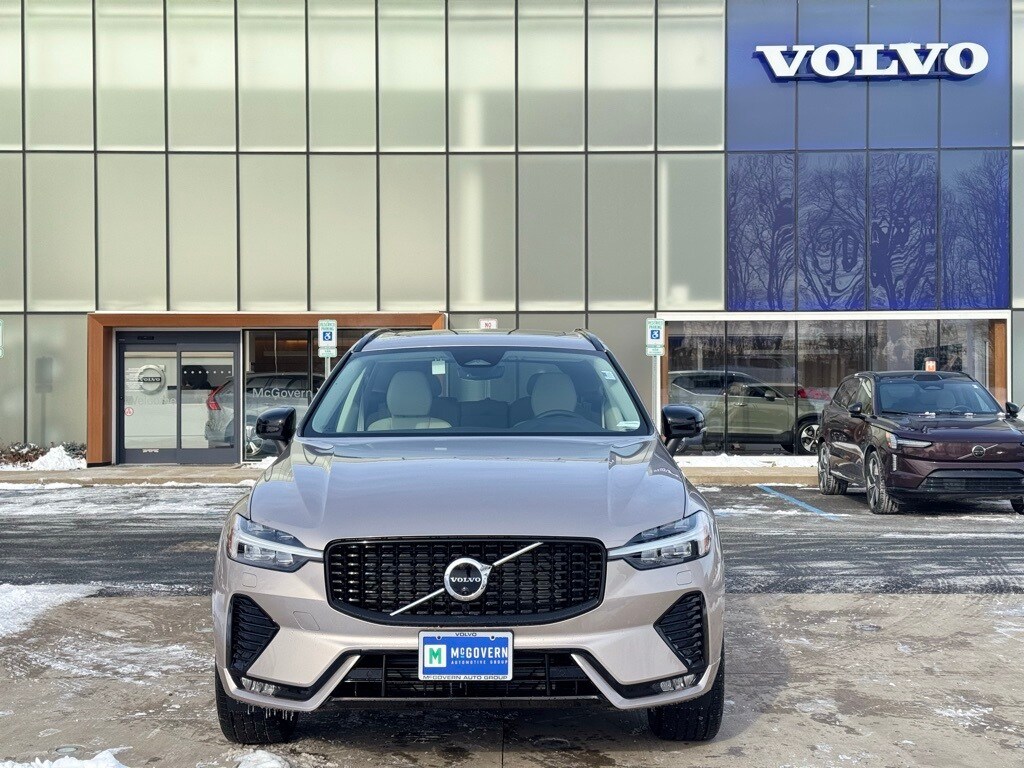 2025 Volvo XC60 B5 Plus photo 3