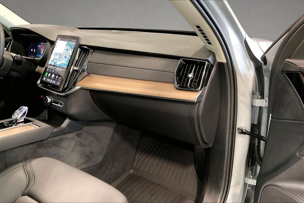 2026 Volvo XC90 Plus - Photo 28