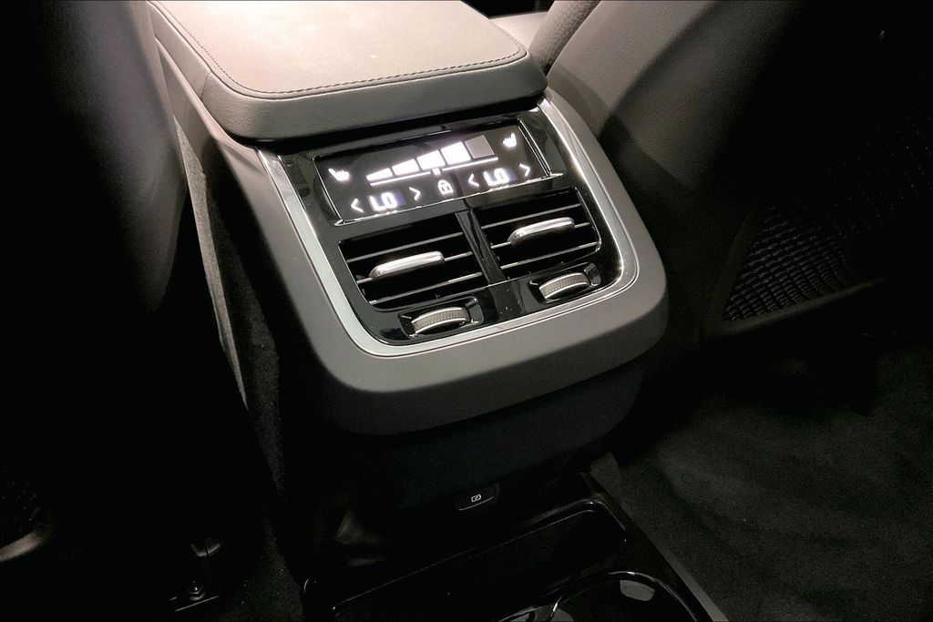 2025 Volvo XC90 Plus - Photo 11