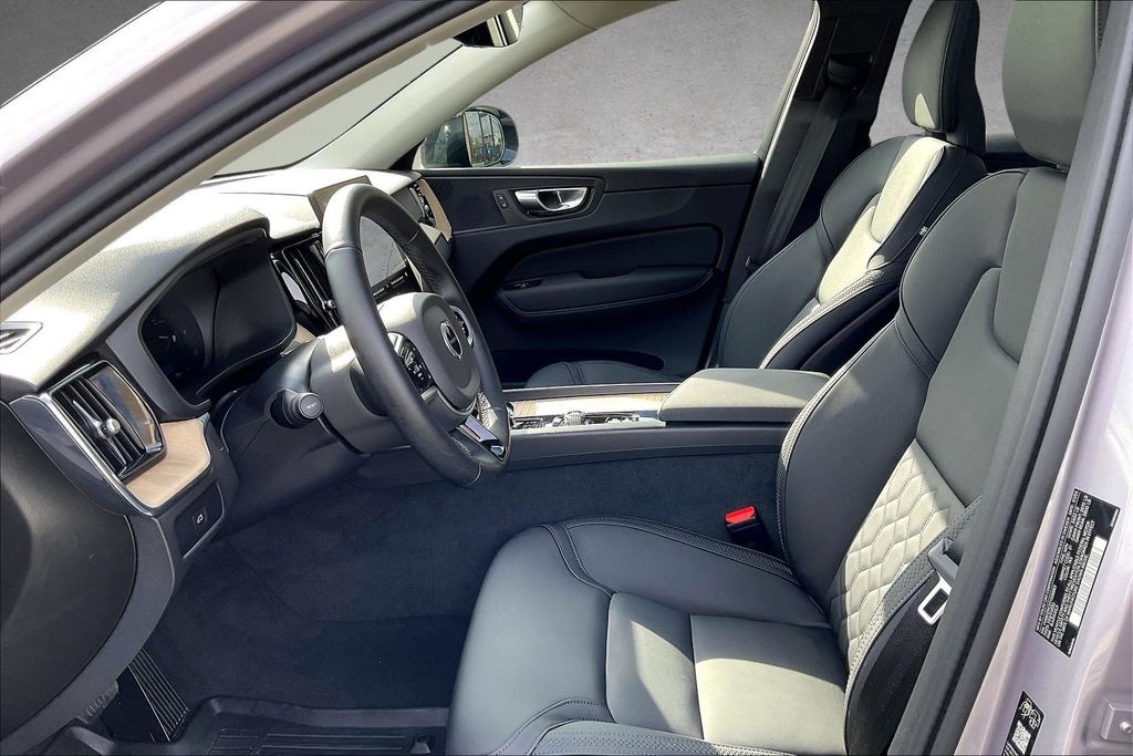 2026 Volvo XC60 Plus - Photo 20