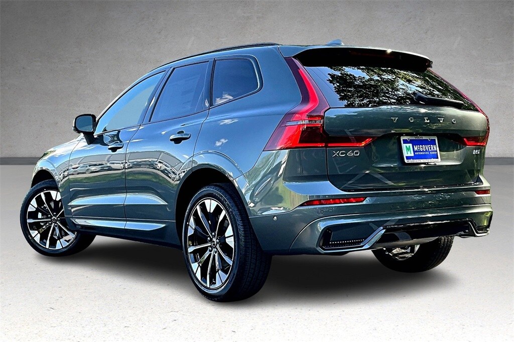 2026 Volvo XC60 B5 Plus photo 2