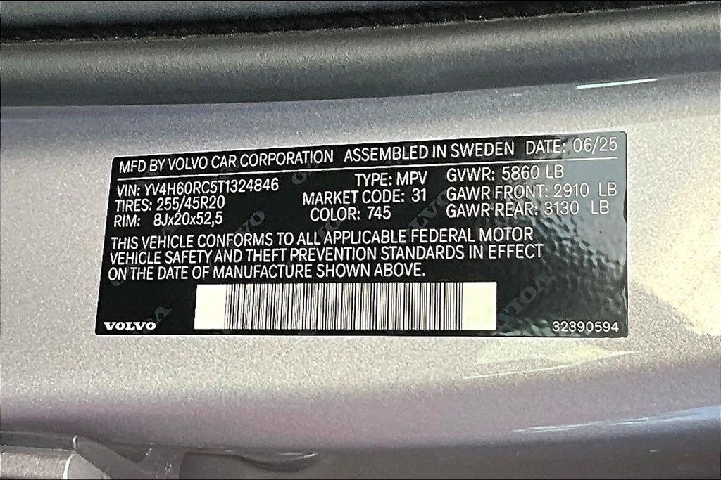 2026 Volvo XC60 Plus - Photo 8