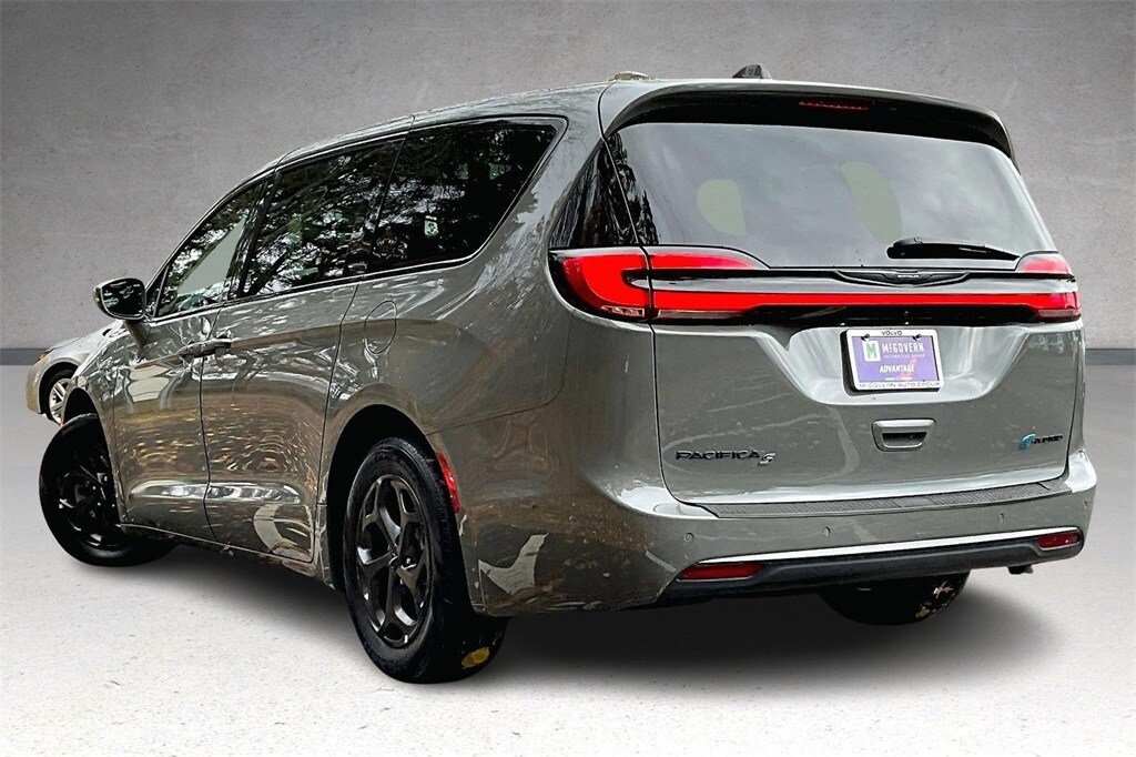 2022 Chrysler Pacifica Hybrid Limited photo 2