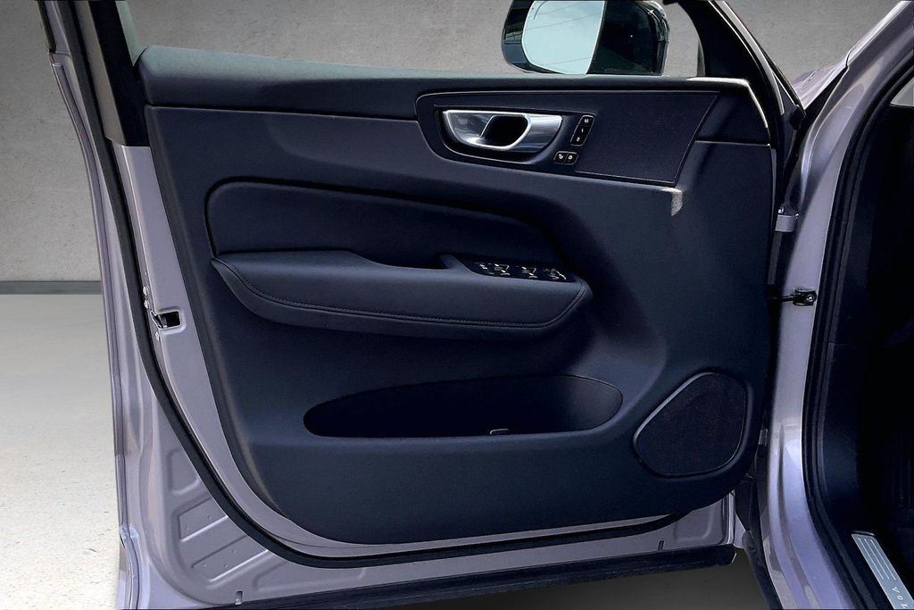 2026 Volvo XC60 Plus - Photo 19