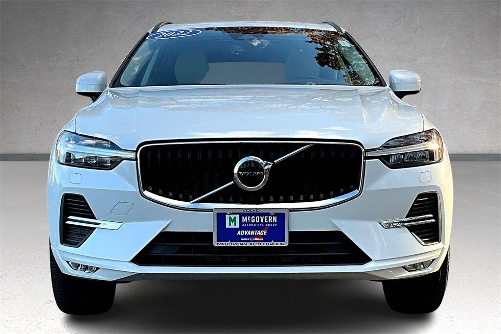 2022 Volvo XC60 B5 Momentum photo 2