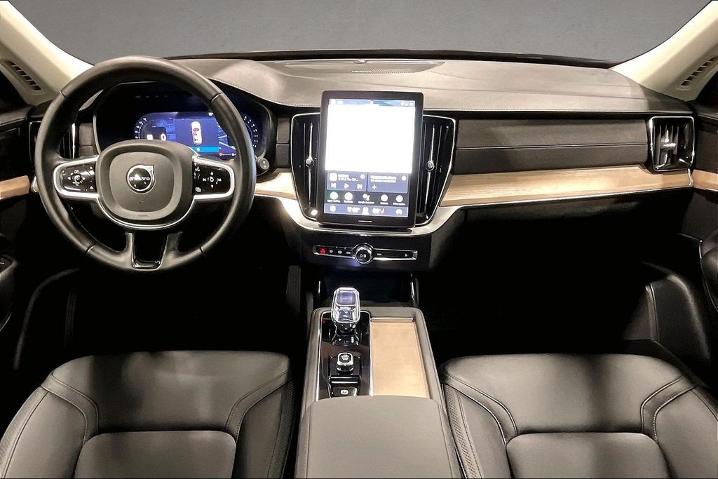 2026 Volvo XC90 Plus - Photo 7