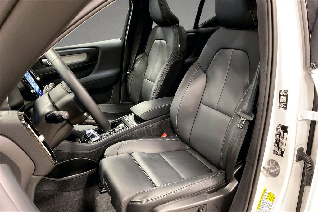 2026 Volvo XC40 Plus - Photo 21
