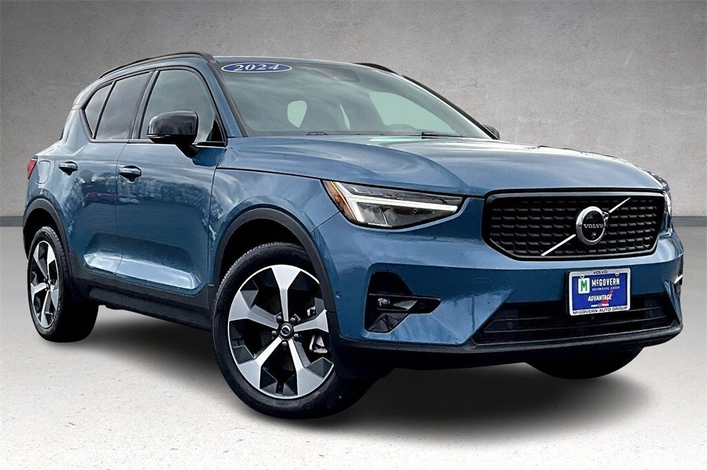 2024 Volvo XC40 Plus photo 3