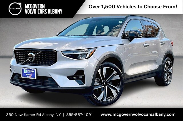 2023 Volvo XC40 B5 Plus Dark Theme SUV