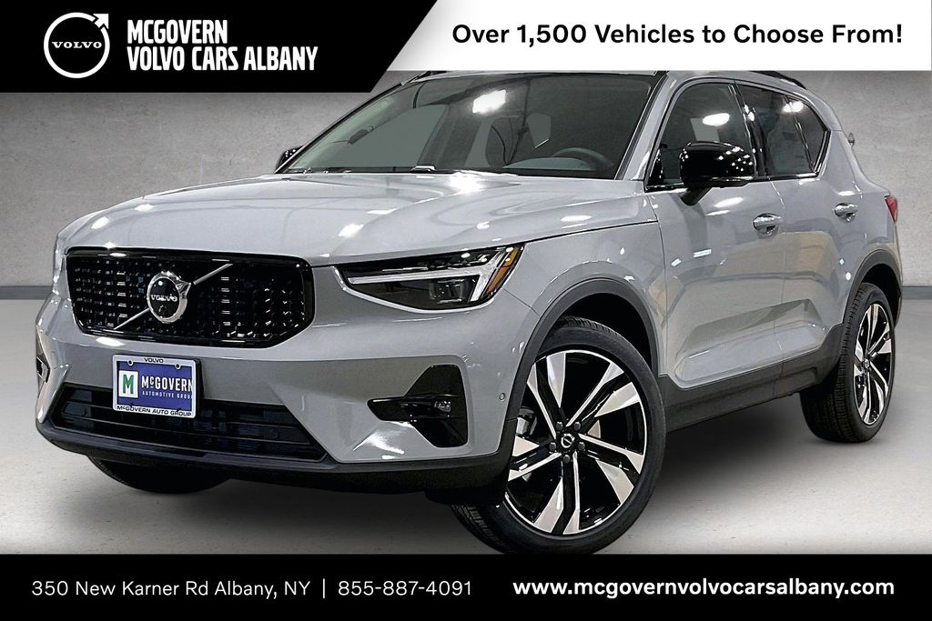2026 Volvo XC40 B5 Plus Dark AWD's photo