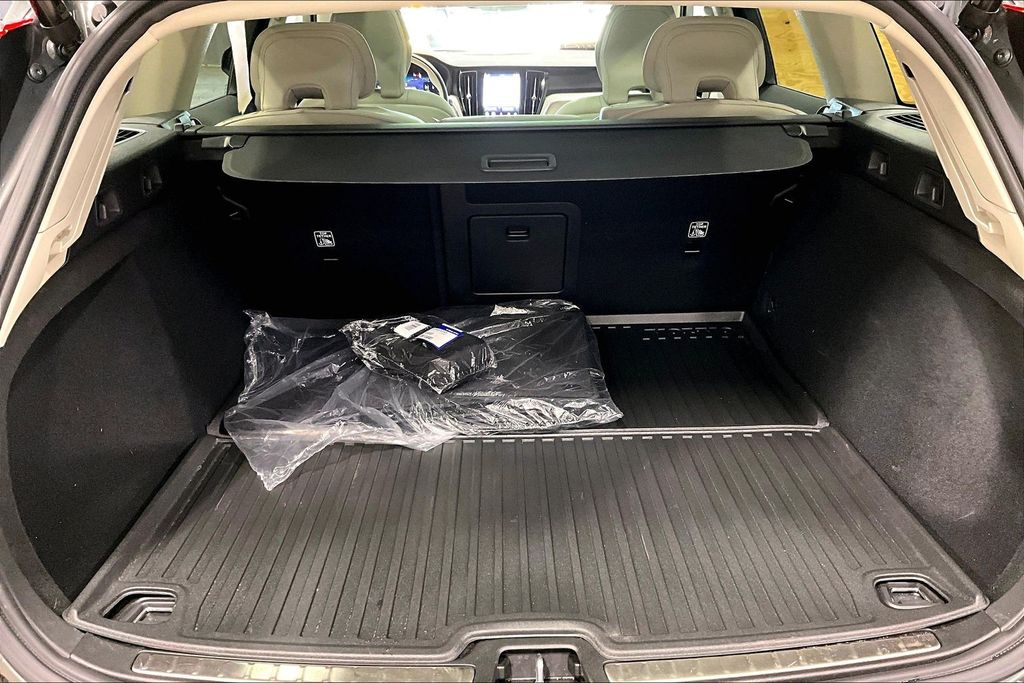 2026 Volvo V60 Cross Country Plus - Photo 35