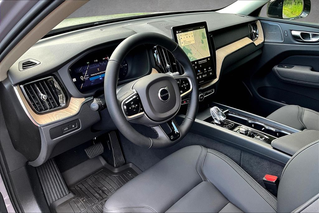 2026 Volvo XC60 Plus - Photo 7