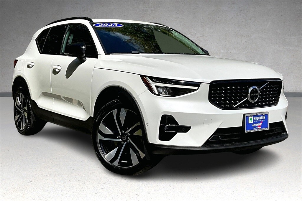 2023 Volvo XC40 Plus photo 3