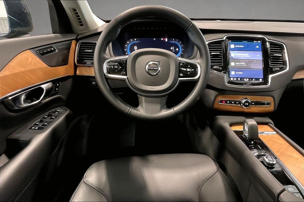 2025 Volvo XC90 Plus - Photo 9