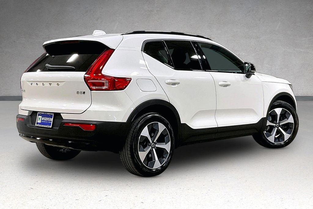 2026 Volvo XC40 Plus - Photo 6