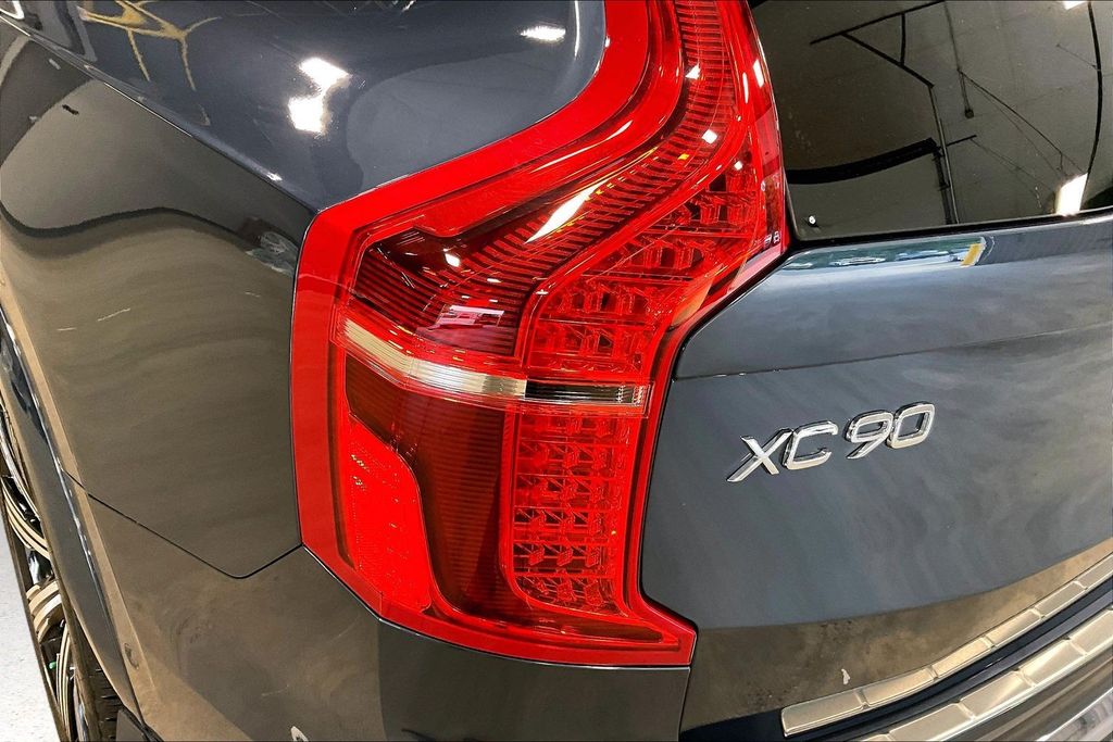 2025 Volvo XC90 Plus - Photo 24