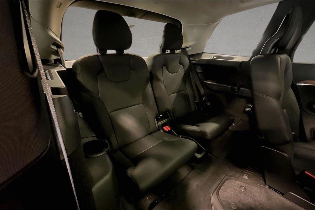2025 Volvo XC90 Plus - Photo 27