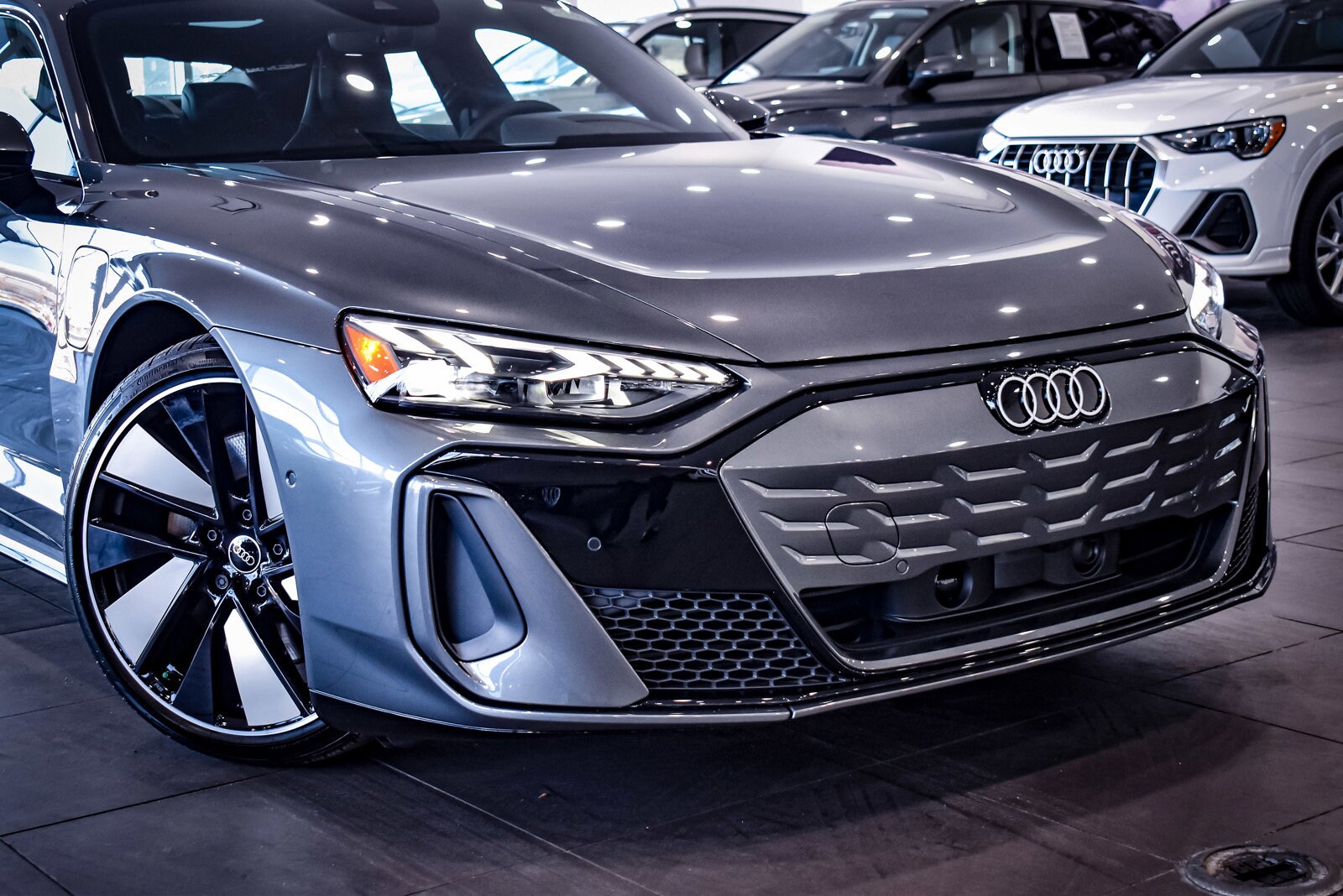 2025 Audi e-tron GT Premium Plus photo 3