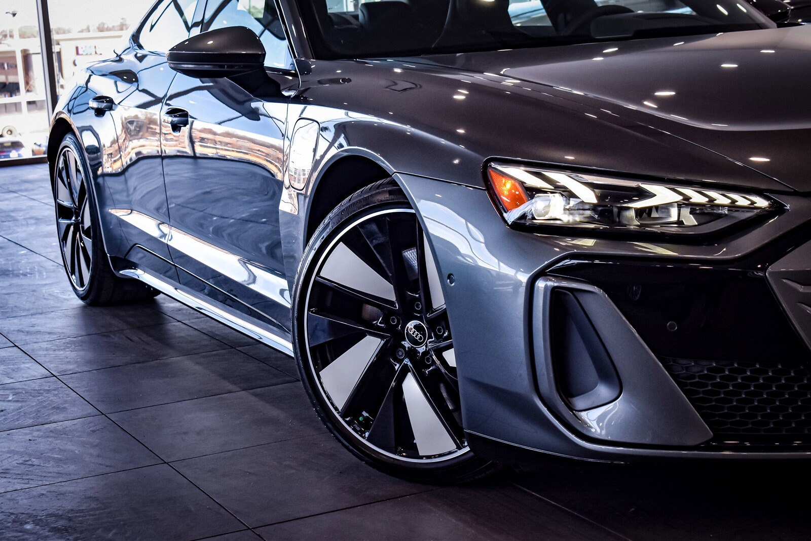 2025 Audi e-tron GT Premium Plus photo 4